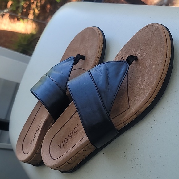 Vionic Women's Sandal  Sz 8 Wanda Leather Comfort Summer Casual Black & Tan - Picture 2 of 6